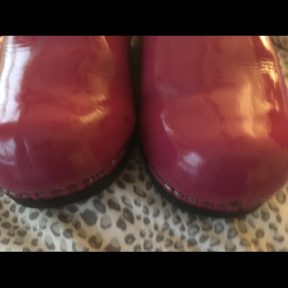 Size 39 pink patent leather Sanita Clogs
